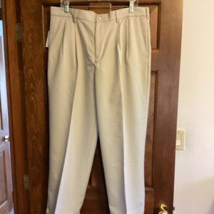 Men's NWT Van Heusen Size 36 x 29 Chino's Pants Slacks Trousers